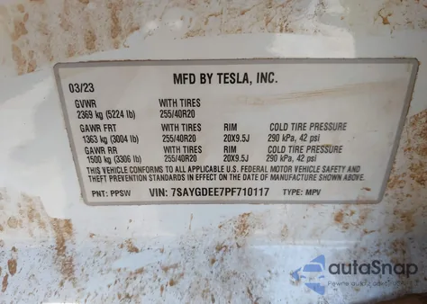 2023 Tesla Model Y Awd/Long Range Dual Motor All-Wheel Drive z USA, uszkodzony, nr VIN 7SAYGDEE7PF710117